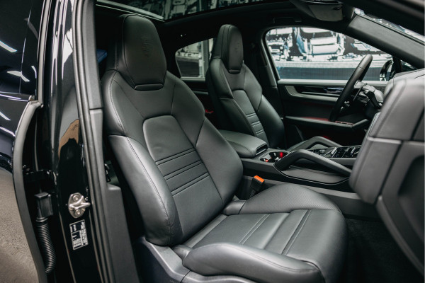 Porsche Cayenne Coupé 3.0 E-Hybrid Black Edition | Sport Chrono | Luchtvering | Adaptieve (18-voudige) sportstoelen met verwarming en verkoeling |