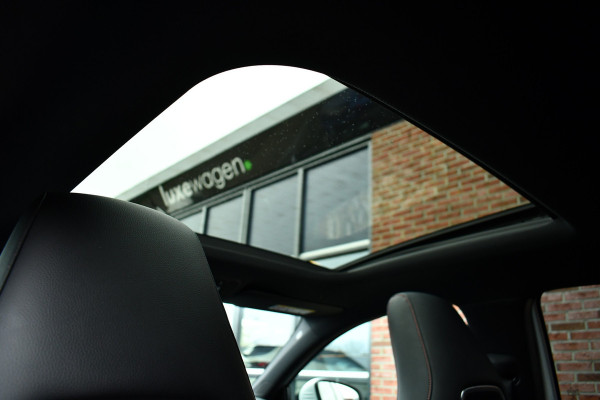 Mercedes-Benz A-Klasse 180 AMG Pano Trekhaak Camera Night Metallic-wit