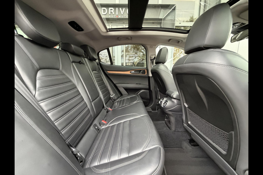 Alfa Romeo Stelvio 2.0 T AWD 280PK First Edition Black|Pano|Leder|Cam