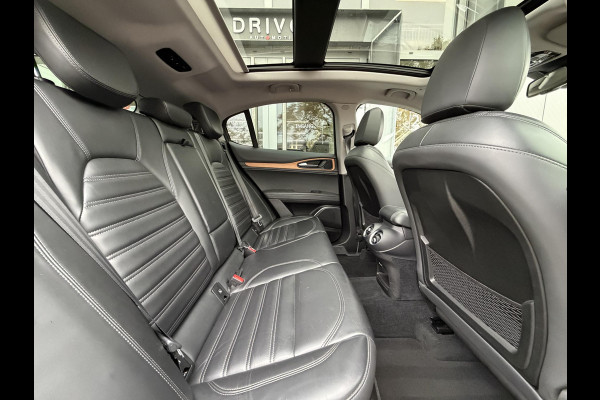 Alfa Romeo Stelvio 2.0 T AWD 280PK First Edition Black|Pano|Leder|Cam