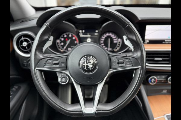 Alfa Romeo Stelvio 2.0 T AWD 280PK First Edition Black|Pano|Leder|Cam