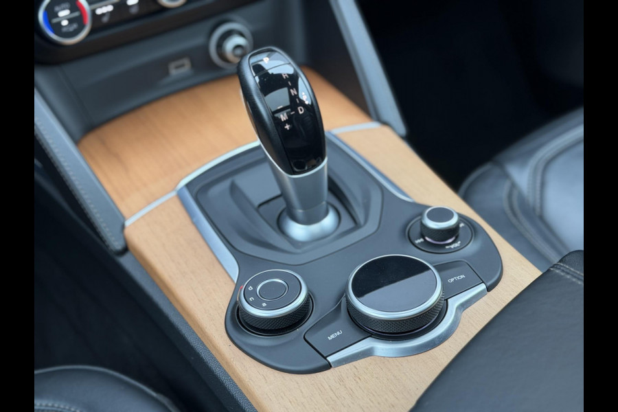 Alfa Romeo Stelvio 2.0 T AWD 280PK First Edition Black|Pano|Leder|Cam