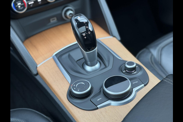 Alfa Romeo Stelvio 2.0 T AWD 280PK First Edition Black|Pano|Leder|Cam