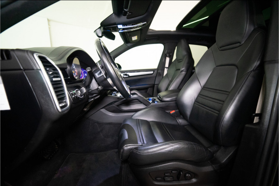 Porsche Cayenne 3.0 E-Hybrid Platinum Edition 462PK | NL AUTO | 1e Eigenaar NAP | Sport Design | Pano | Bose | Meedraaiende achteras | VOL OPTIE
