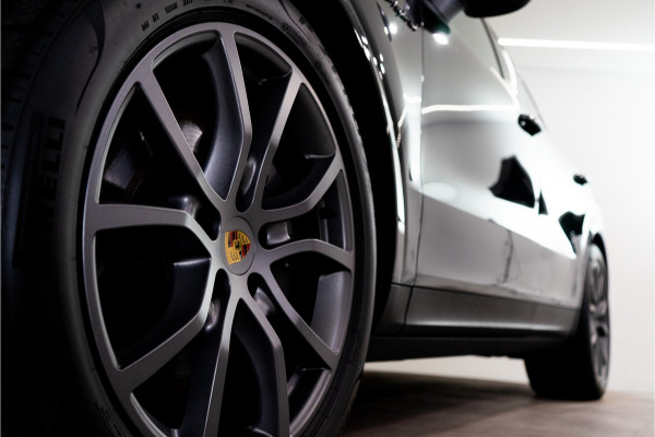 Porsche Cayenne 3.0 E-Hybrid Facelift 470PK | Luchtvering | Pano | Bose | Chrono | Sfeer | 24 MND Garantie