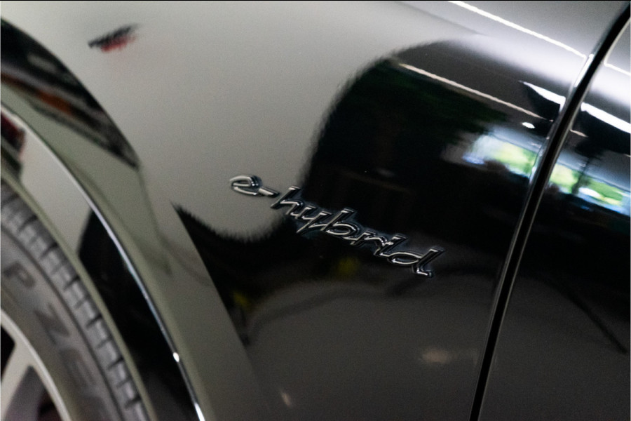 Porsche Cayenne 3.0 E-Hybrid Facelift 470PK | Luchtvering | Pano | Bose | Chrono | Sfeer | 24 MND Garantie