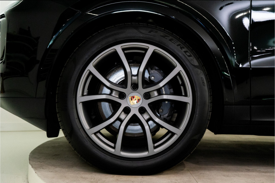 Porsche Cayenne 3.0 E-Hybrid Facelift 470PK | Luchtvering | Pano | Bose | Chrono | Sfeer | 24 MND Garantie