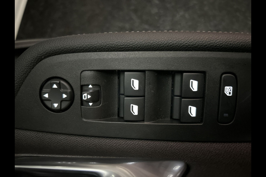 Opel Mokka Electric Ultimate 50 kWh Prachtige Mokka in nieuwstaat, hele lage kilometerstand, Multimedia Navi Pro Zwart Dak!