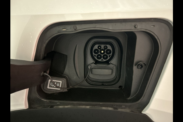 Opel Mokka Electric Ultimate 50 kWh Prachtige Mokka in nieuwstaat, hele lage kilometerstand, Multimedia Navi Pro Zwart Dak!