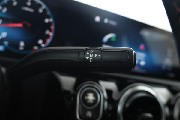 Mercedes-Benz A-Klasse 200 Business Solution AMG Upgrade Automaat, Panorama,