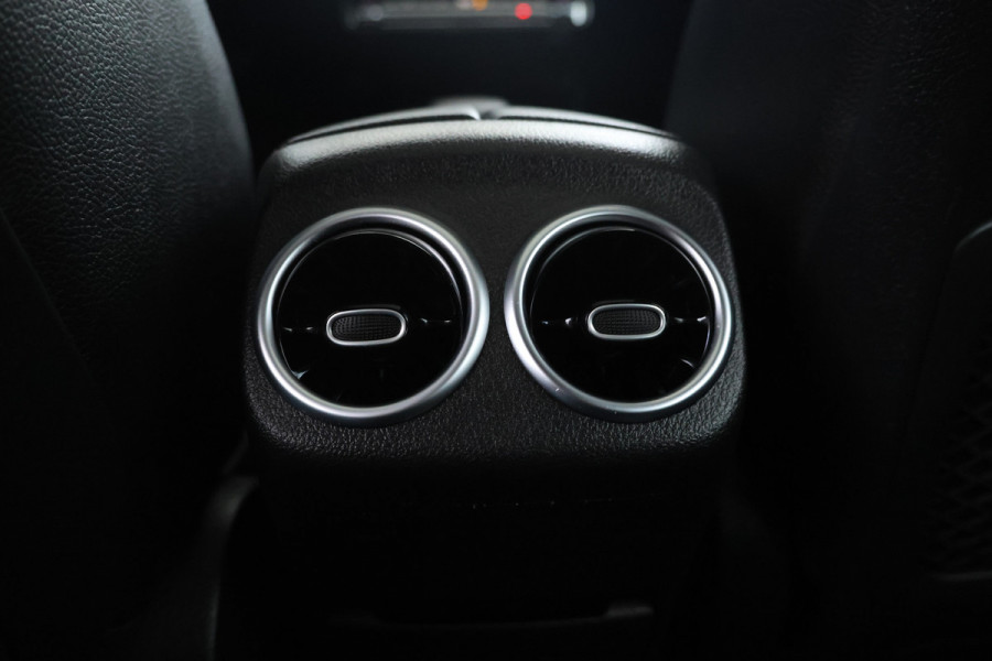 Mercedes-Benz A-Klasse 200 Business Solution AMG Upgrade Automaat, Panorama,