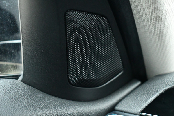 BMW 3-serie 330i Sportline 18inch HiFi Live-Cockpit Sfeer