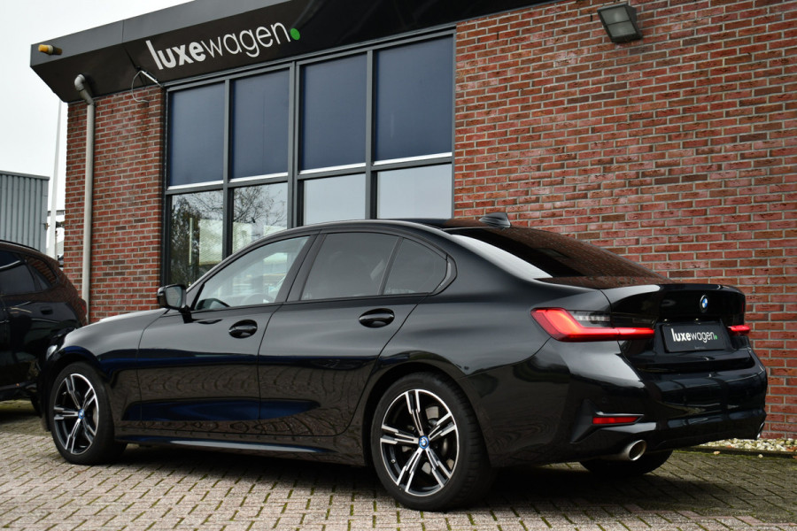 BMW 3-serie 330i Sportline 18inch HiFi Live-Cockpit Sfeer