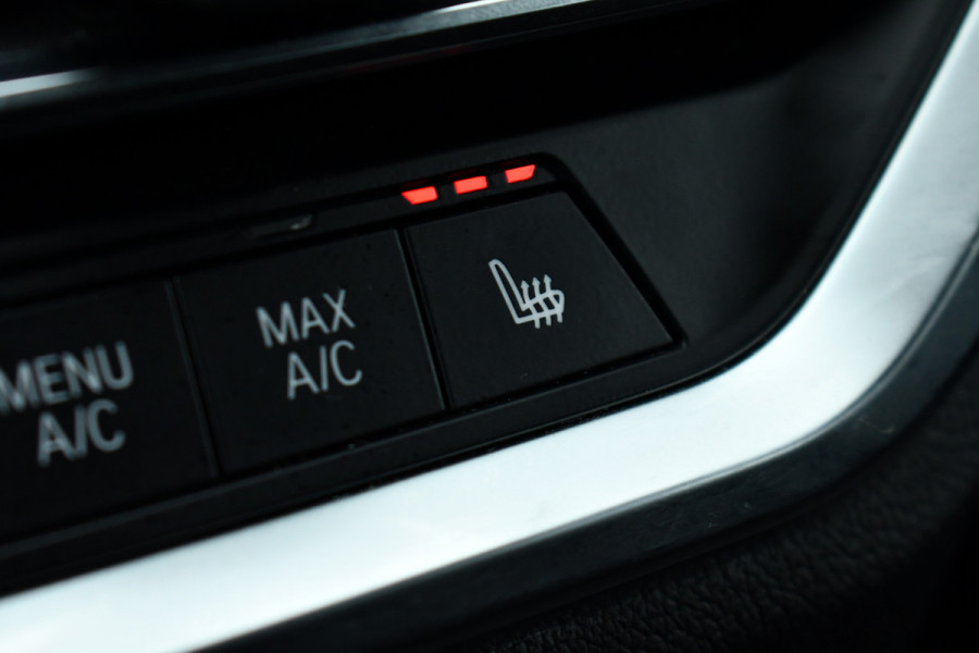 BMW 3-serie 330i Sportline 18inch HiFi Live-Cockpit Sfeer