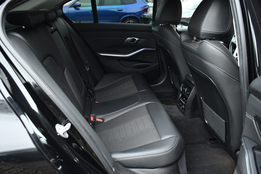 BMW 3-serie 330i Sportline 18inch HiFi Live-Cockpit Sfeer