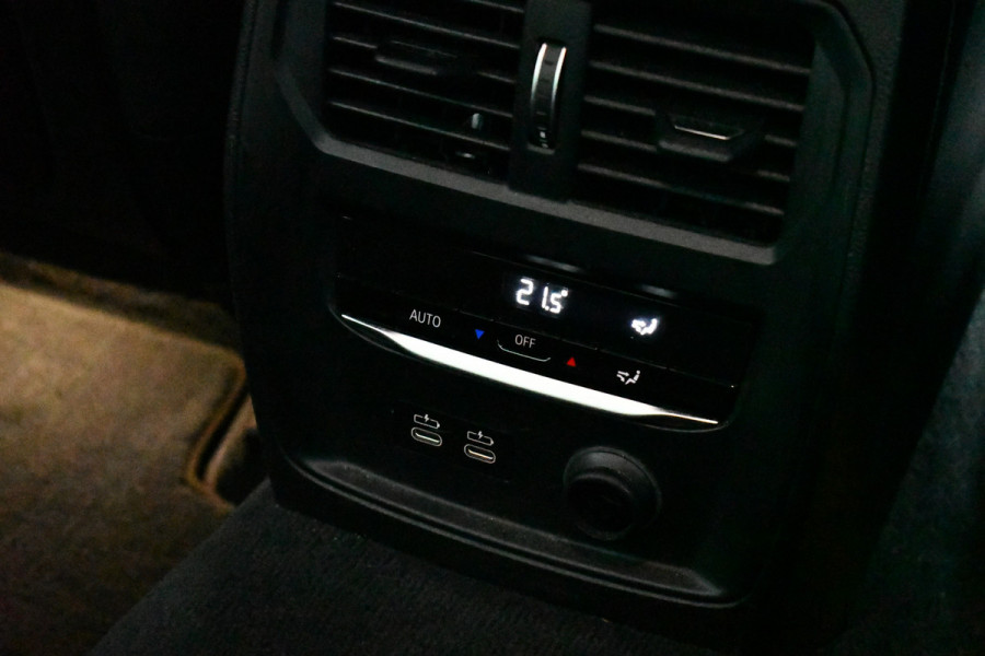 BMW 3-serie 330i Sportline 18inch HiFi Live-Cockpit Sfeer