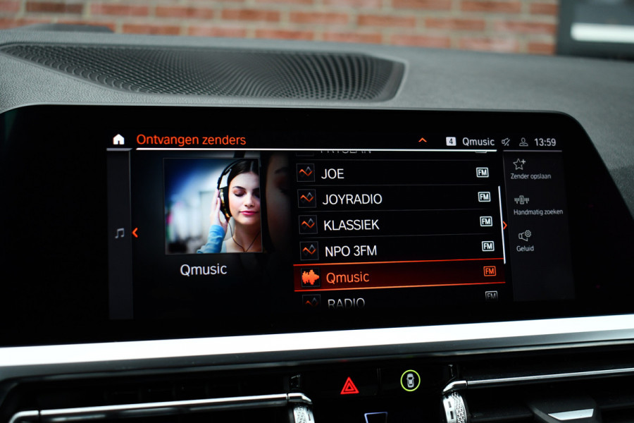 BMW 3-serie 330i Sportline 18inch HiFi Live-Cockpit Sfeer