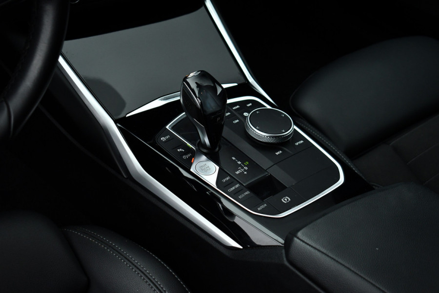 BMW 3-serie 330i Sportline 18inch HiFi Live-Cockpit Sfeer