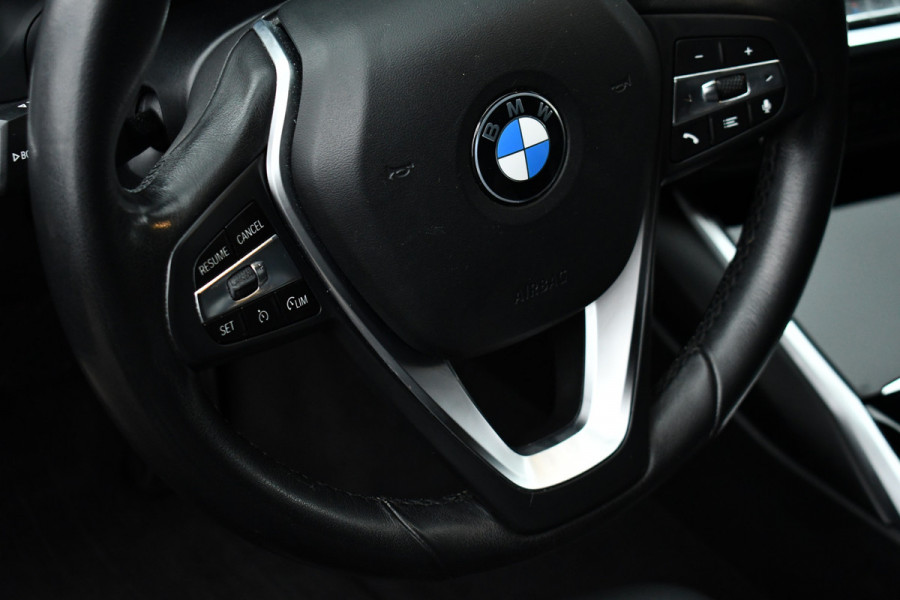 BMW 3-serie 330i Sportline 18inch HiFi Live-Cockpit Sfeer