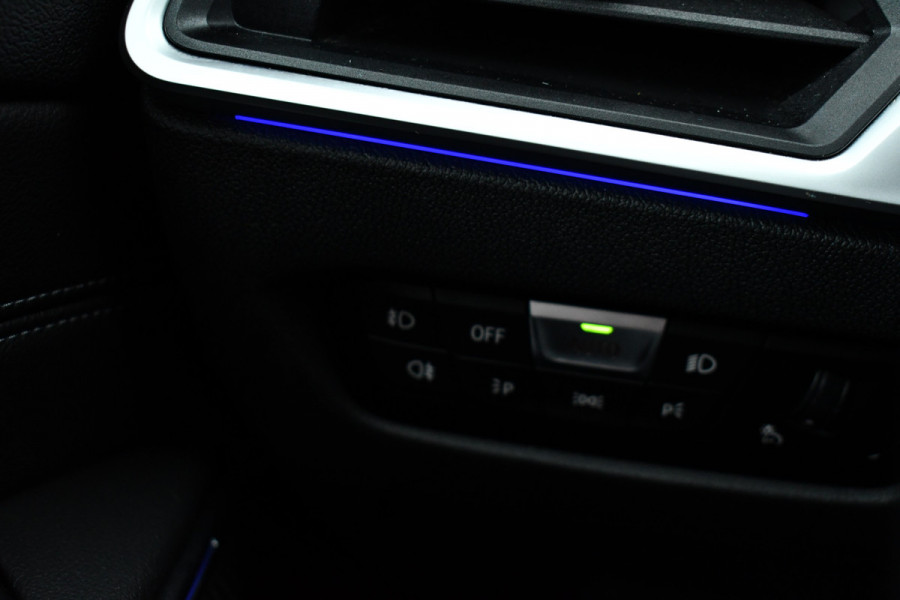 BMW 3-serie 330i Sportline 18inch HiFi Live-Cockpit Sfeer