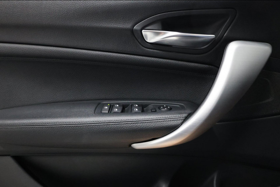 BMW 1-serie 120i M-Sport LED/M-PAKKET/SCHUIFDAK/LEER+S.VERWARMING/LMV/PDC/CRUISE/ECC/12 MND GARANTIE!