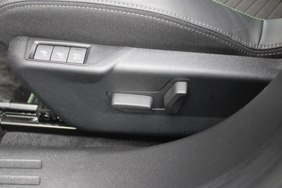 Peugeot 2008 1.2 130PK AUTOMAAT GT PACK | ELEKTRISCH BEDIENBARE BESTUURDERSSTOEL | NAVIGATIE | FULL LED KOPLAMPEN | DRAADLOZE APPLE CARPLAY/ANDROID AUTO | ADAPTIVE CRUISE CONTROL | CAMERA VOOR + ACHTER | CLIMATE CONTROL | LICHTMETALEN VELGEN 17" | KEYLESS ENTRY/START | DAB+ RADIO | ALCANTARA/LEDEREN BEKLEDING  | DODEHOEK DETECTIE | PARKEERSENSOREN VOOR + ACHTER | STOEL VERWARMING |