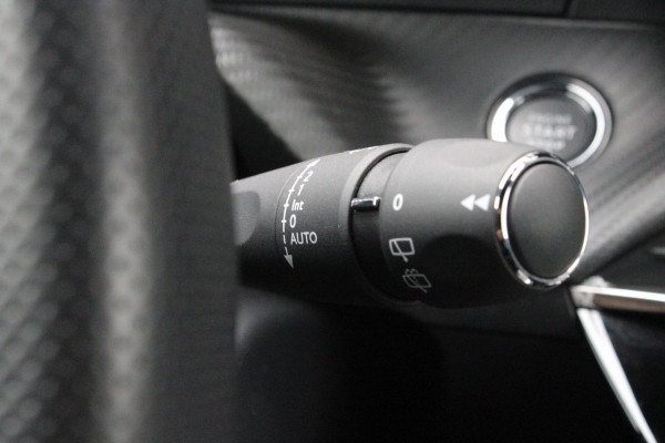 Peugeot 2008 1.2 130PK AUTOMAAT GT PACK | ELEKTRISCH BEDIENBARE BESTUURDERSSTOEL | NAVIGATIE | FULL LED KOPLAMPEN | DRAADLOZE APPLE CARPLAY/ANDROID AUTO | ADAPTIVE CRUISE CONTROL | CAMERA VOOR + ACHTER | CLIMATE CONTROL | LICHTMETALEN VELGEN 17" | KEYLESS ENTRY/START | DAB+ RADIO | ALCANTARA/LEDEREN BEKLEDING  | DODEHOEK DETECTIE | PARKEERSENSOREN VOOR + ACHTER | STOEL VERWARMING |