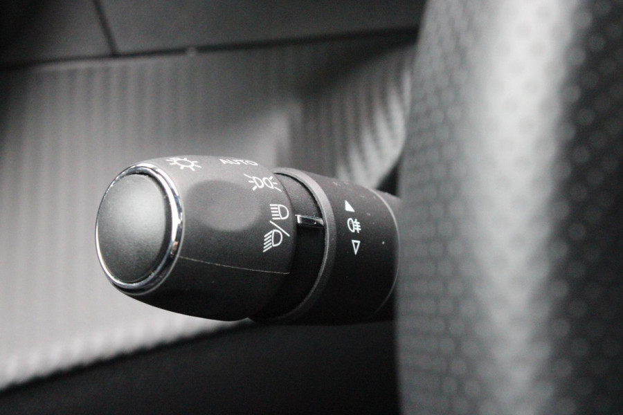 Peugeot 2008 1.2 130PK AUTOMAAT GT PACK | ELEKTRISCH BEDIENBARE BESTUURDERSSTOEL | NAVIGATIE | FULL LED KOPLAMPEN | DRAADLOZE APPLE CARPLAY/ANDROID AUTO | ADAPTIVE CRUISE CONTROL | CAMERA VOOR + ACHTER | CLIMATE CONTROL | LICHTMETALEN VELGEN 17" | KEYLESS ENTRY/START | DAB+ RADIO | ALCANTARA/LEDEREN BEKLEDING  | DODEHOEK DETECTIE | PARKEERSENSOREN VOOR + ACHTER | STOEL VERWARMING |