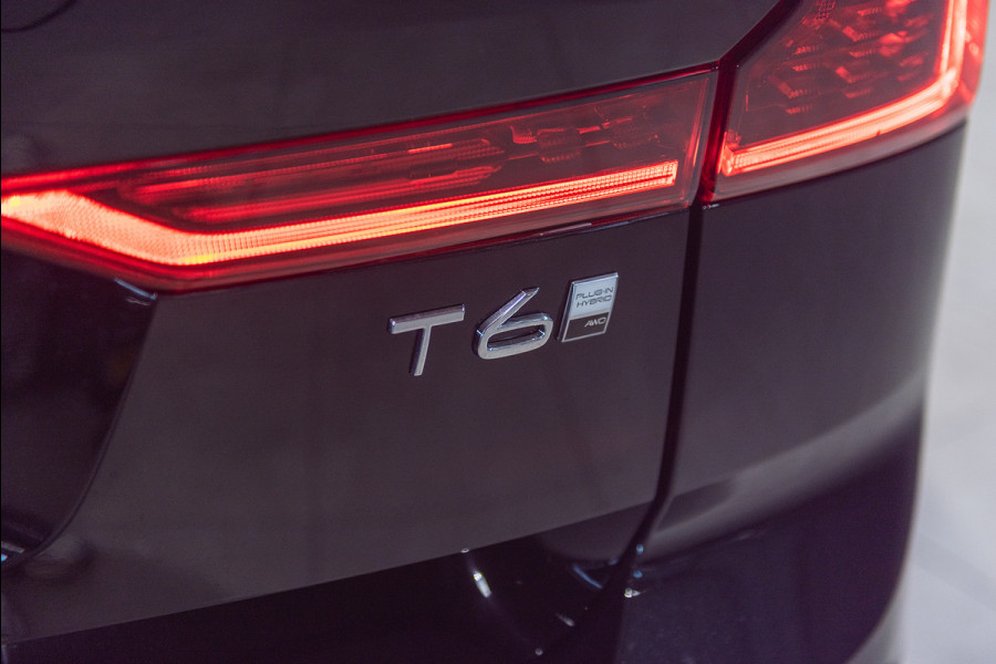 Volvo XC60 T6 Plug-in hybrid AWD Model'26 Ultra Dark ACC H.K. 350pk