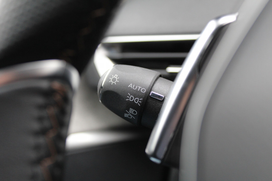 Peugeot 3008 1.6 HYbrid 225 GT | Nachtzicht | Panoramadak | Trekhaak | Navigatie | Camera | BLIS
