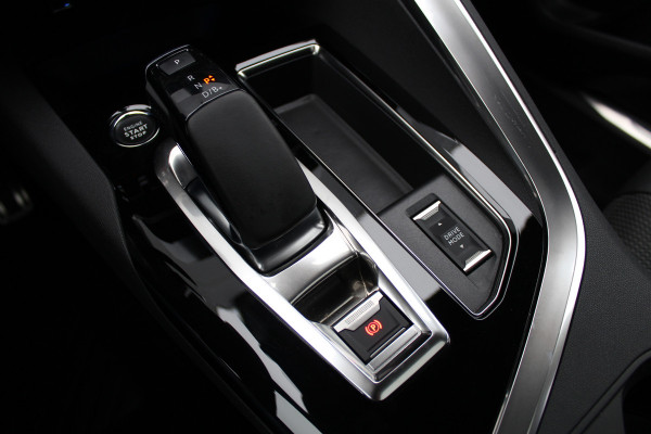 Peugeot 3008 1.6 HYbrid 225 GT | Nachtzicht | Panoramadak | Trekhaak | Navigatie | Camera | BLIS