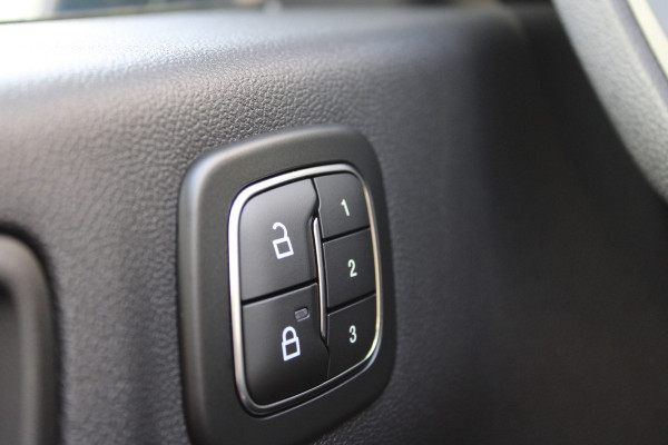 Ford Kuga 2.5 PHEV ST-Line X | Panoramadak | AGR | B&O | Head-up | Trekhaak |