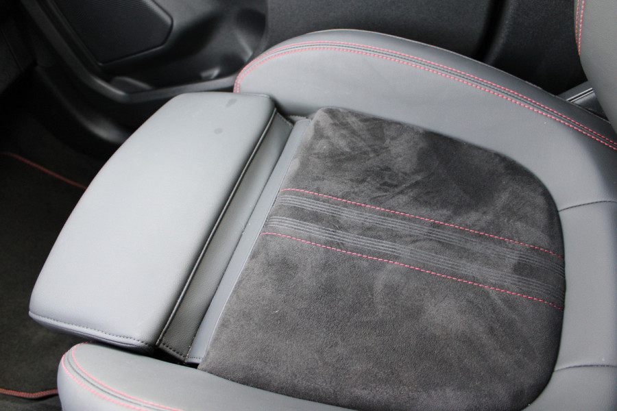 Ford Kuga 2.5 PHEV ST-Line X | Panoramadak | AGR | B&O | Head-up | Trekhaak |