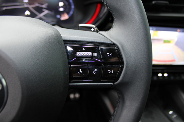 Alfa Romeo junior 1.2 Turbo Hybrid Ibrida Speciale | Direct beschikbaar | Navigatie | Adaptieve Cruise | Led | Camera | Stoelverwarming