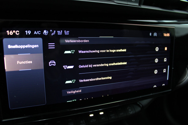 Alfa Romeo junior 1.2 Turbo Hybrid Ibrida Speciale | Direct beschikbaar | Navigatie | Adaptieve Cruise | Led | Camera | Stoelverwarming