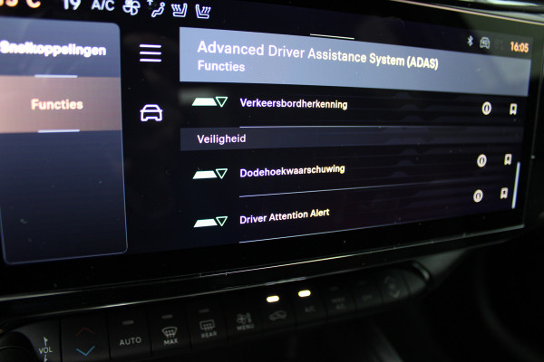 Alfa Romeo junior 1.2 Turbo Hybrid Ibrida Speciale | Direct beschikbaar | Navigatie | Adaptieve Cruise | Led | Camera | Stoelverwarming