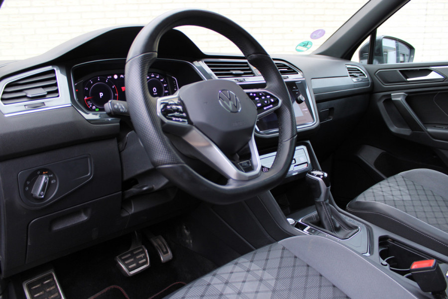 Volkswagen Tiguan Allspace 1.5 TSI R-Line 7p. | Panoramadak | Trekhaak | Navigatie | Adaptieve cruise