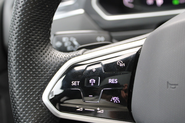 Volkswagen Tiguan Allspace 1.5 TSI R-Line 7p. | Panoramadak | Trekhaak | Navigatie | Adaptieve cruise