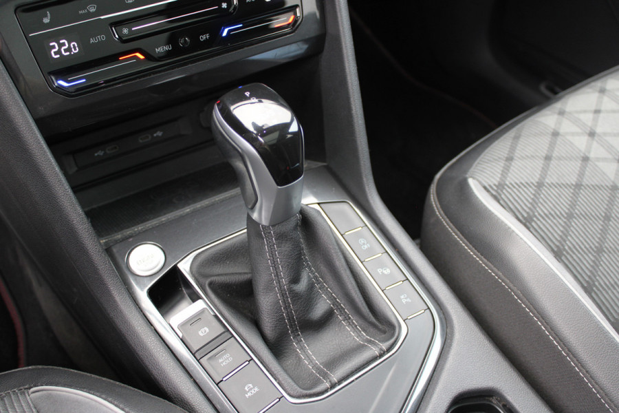 Volkswagen Tiguan Allspace 1.5 TSI R-Line 7p. | Panoramadak | Trekhaak | Navigatie | Adaptieve cruise