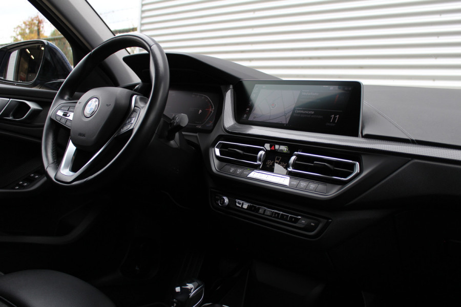 BMW 1-serie 118i Executive Edition | Cruise Control | Origin NL | Parkeersensoren | Navigatie