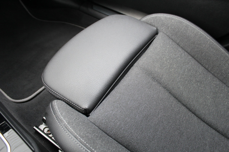 BMW 1-serie 118i Executive Edition | Cruise Control | Origin NL | Parkeersensoren | Navigatie