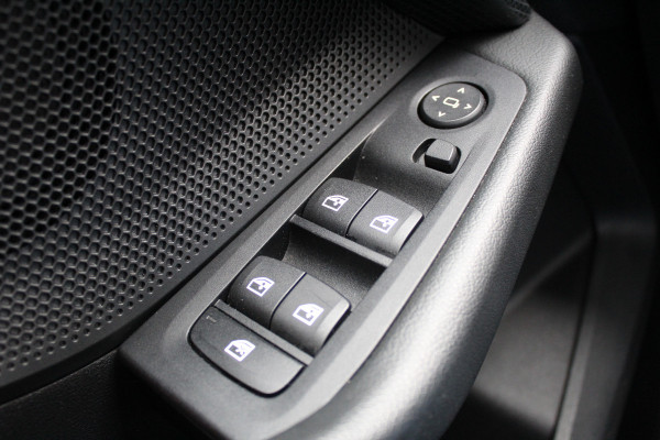 BMW 1-serie 118i Executive Edition | Cruise Control | Origin NL | Parkeersensoren | Navigatie