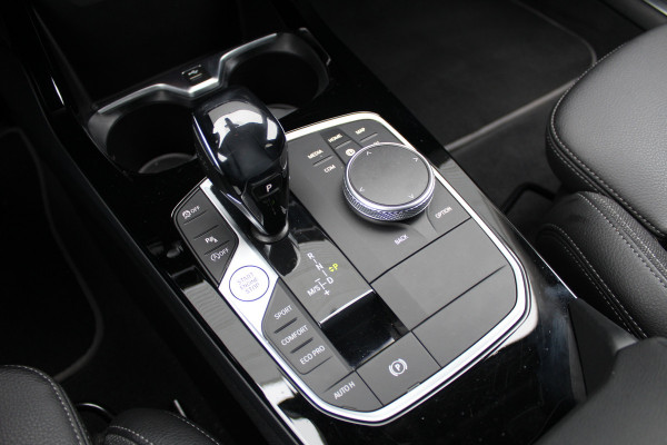BMW 1-serie 118i Executive Edition | Cruise Control | Origin NL | Parkeersensoren | Navigatie