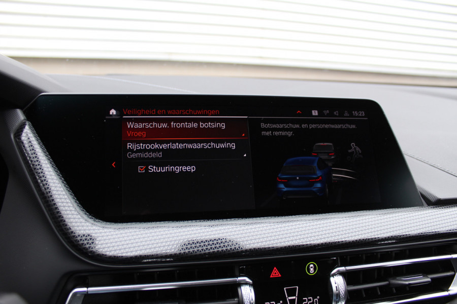 BMW 1-serie 118i Executive Edition | Cruise Control | Origin NL | Parkeersensoren | Navigatie