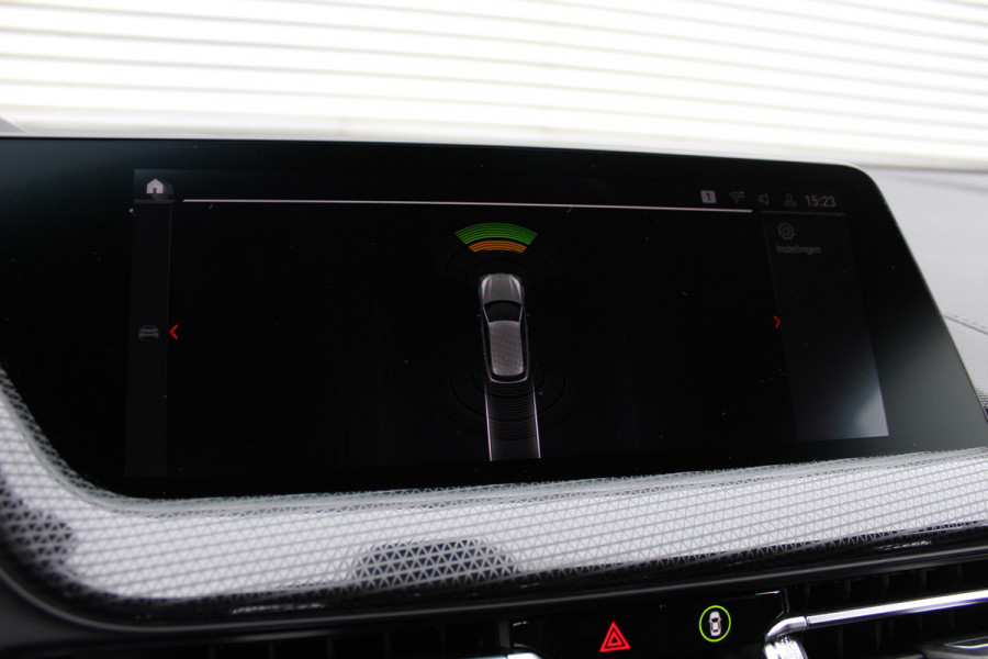 BMW 1-serie 118i Executive Edition | Cruise Control | Origin NL | Parkeersensoren | Navigatie