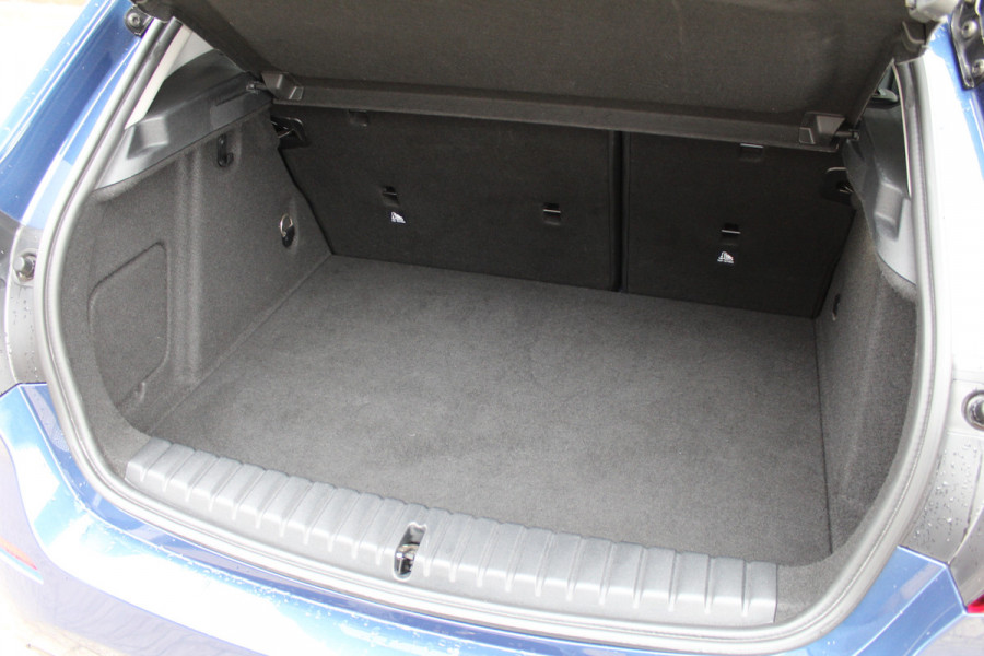 BMW 1-serie 118i Executive Edition | Cruise Control | Origin NL | Parkeersensoren | Navigatie