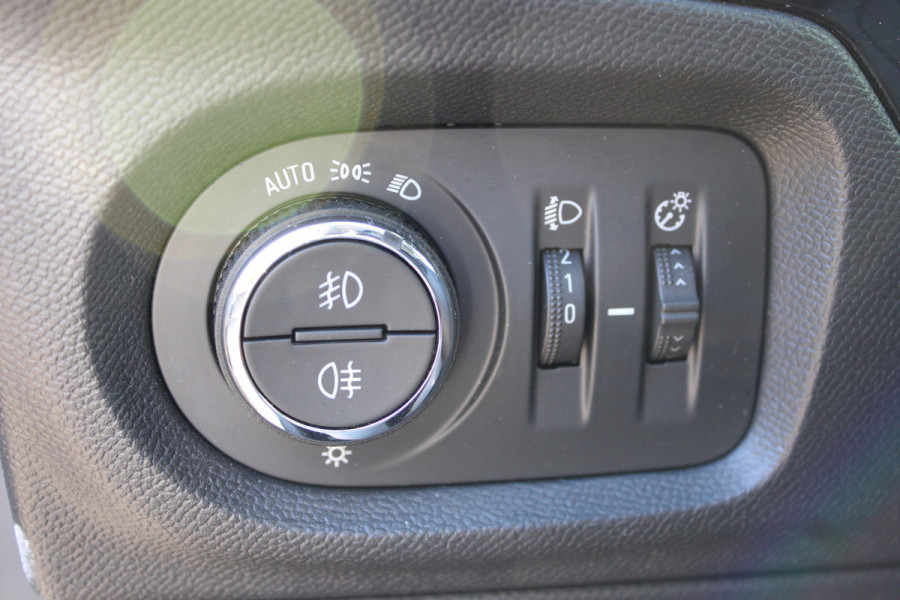 Opel Corsa 1.2 Edition | Winterpakket | Carplay | Lichtmetaal | Parkeersensoren achter | Privacy Glass