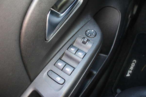Opel Corsa 1.2 Edition | Winterpakket | Carplay | Lichtmetaal | Parkeersensoren achter | Privacy Glass