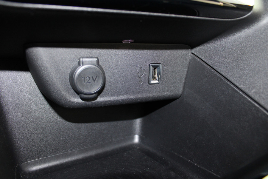 Opel Corsa 1.2 Edition | Winterpakket | Carplay | Lichtmetaal | Parkeersensoren achter | Privacy Glass