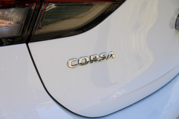 Opel Corsa 1.2 Edition | Winterpakket | Carplay | Lichtmetaal | Parkeersensoren achter | Privacy Glass